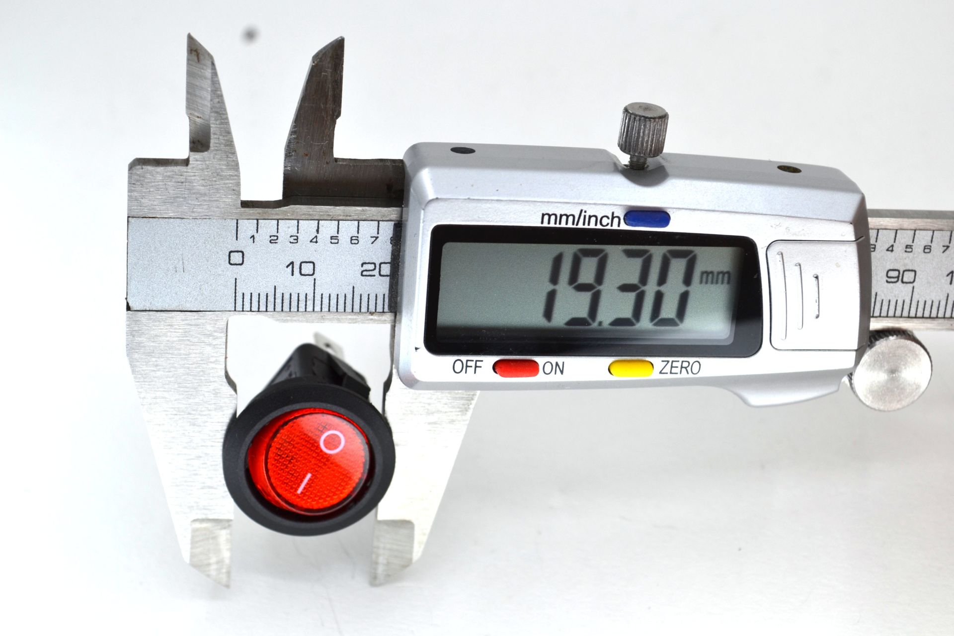 Yuvarlak Kırmızı Camlı Elektrik Anahtarı 1-0 Işıklı Rocker 12V 23mm